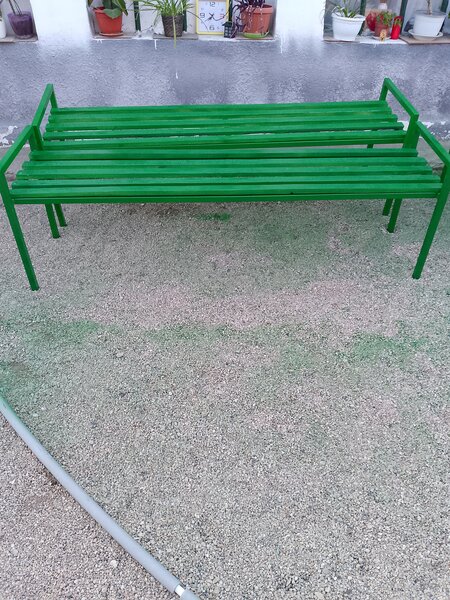 Bancute curte si mese.