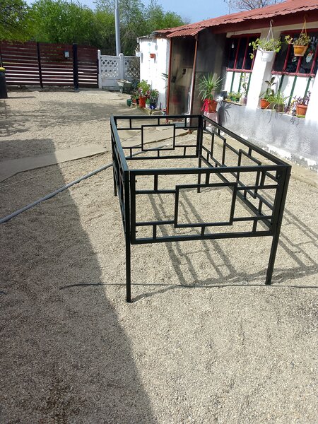 Bancute curte si mese.