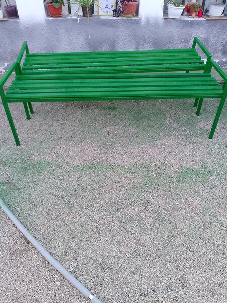 Bancute curte si mese.