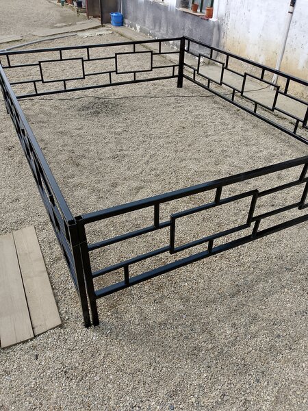 Bancute curte si mese.