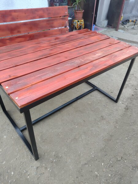 Bancute curte si mese.