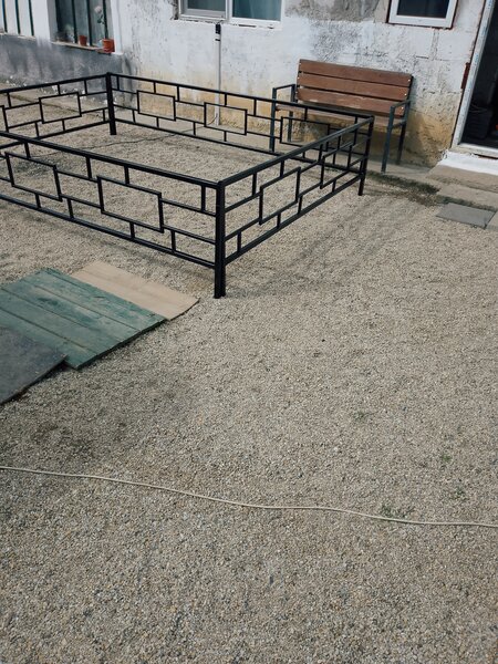 Bancute curte si mese.